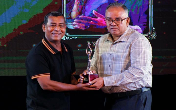 সঙ্গীতে বিশেষ সম্মাননা পেয়েছেন টি ডব্লিউ সৈনিক